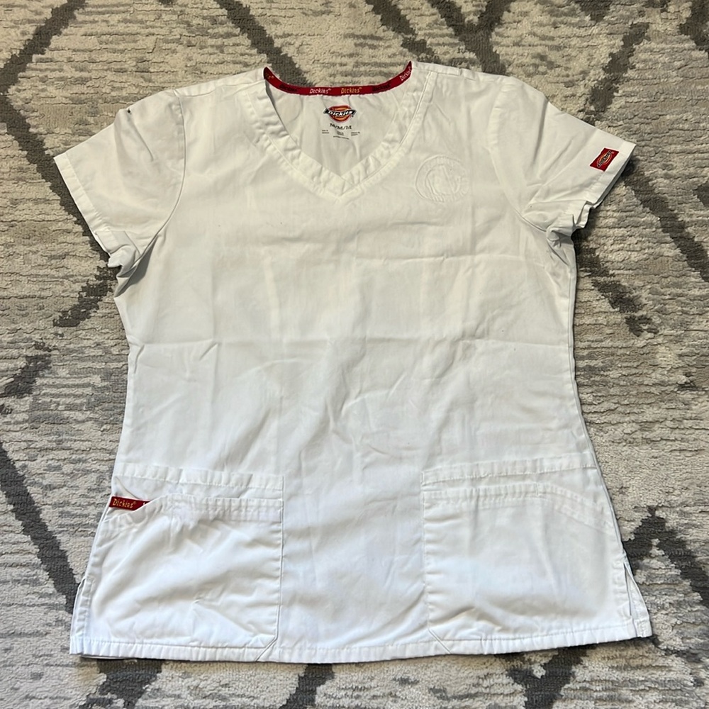 Dickies Women Medical Scrub Top V Neck with side vents & 4 Pockets White Medium